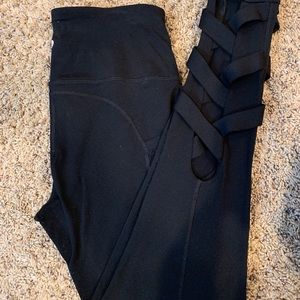 high waisted black leggings w/ crisscrossing